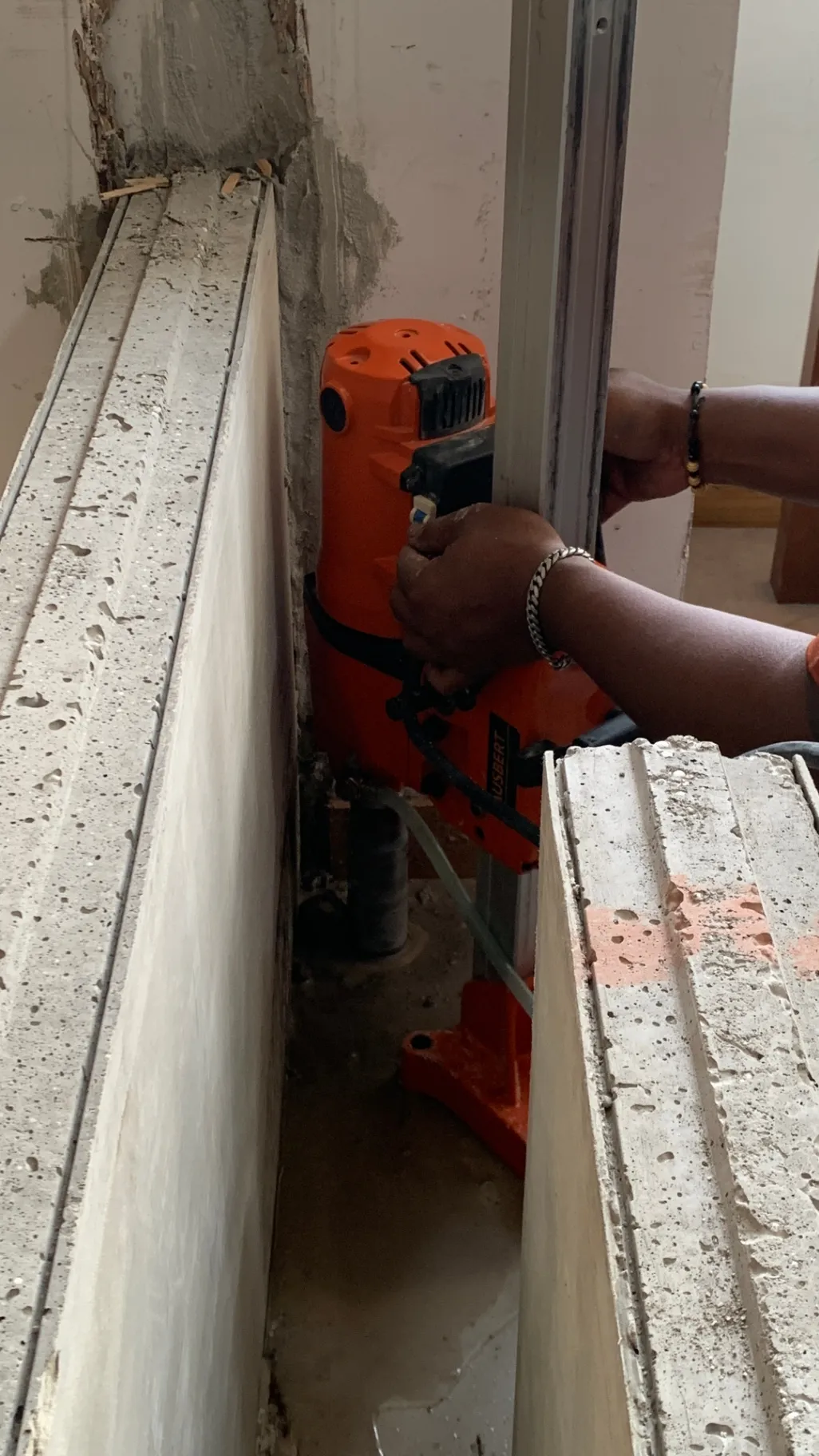 Pekerjaan Coring Lantai Gedung Apartemen ST Regis Kuningan