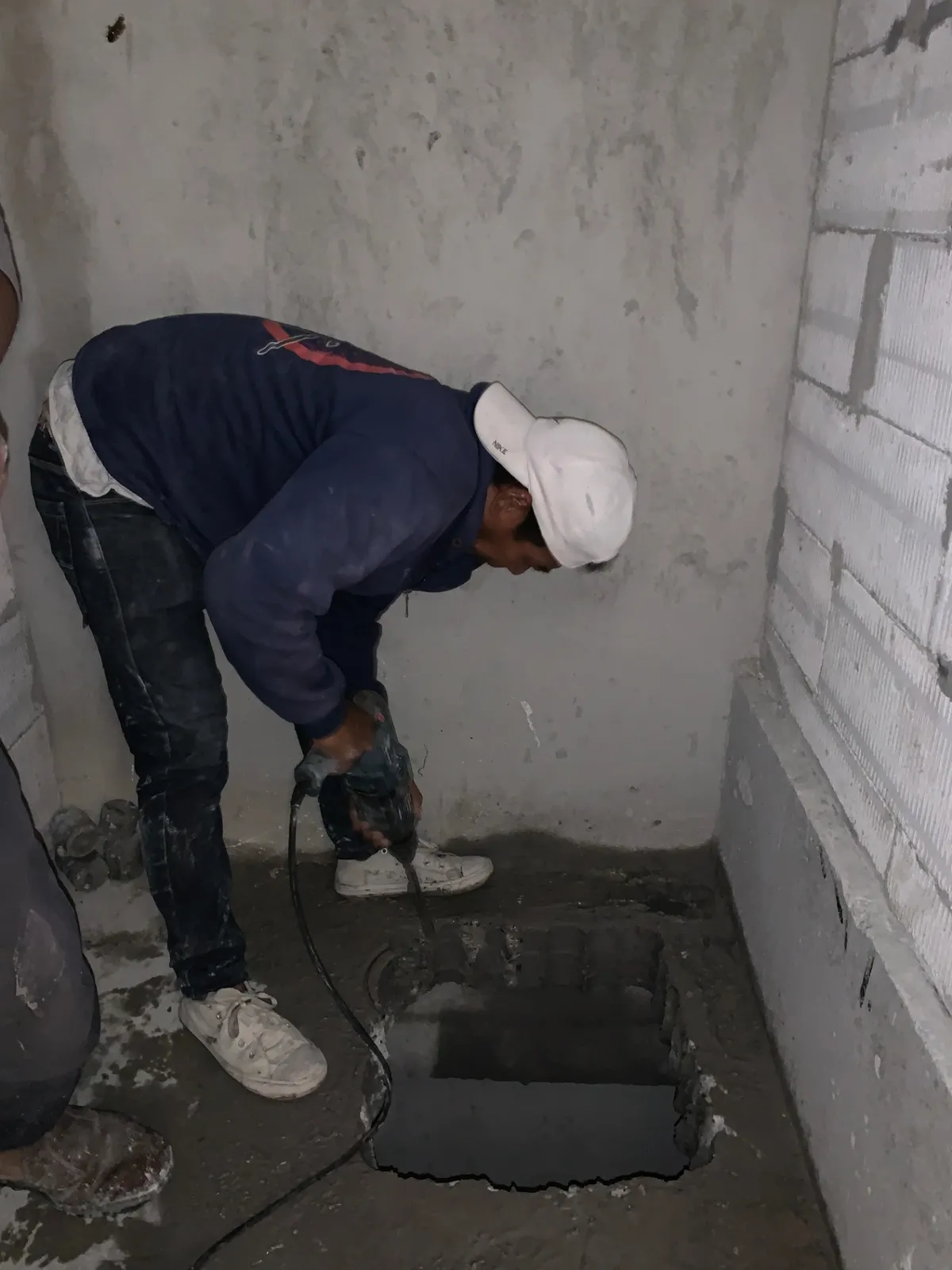 Galeri Pekerjaan Coring Lantai Pembuatan Shaft Trinity Tower Kuningan