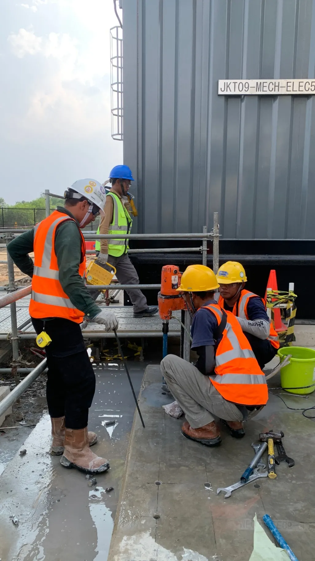 Galeri Pekerjaan Coring Lantai Proyek Microsoft JKT09 Data Center Pemasangan Chemical Anchor